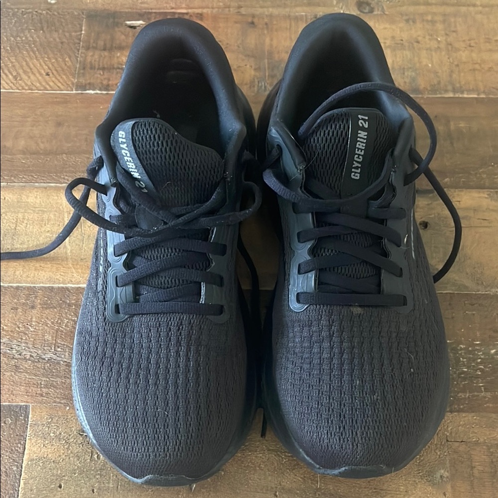 Brooks Black Athletic Shoes with Breathable Fabric and Cushioned Sole